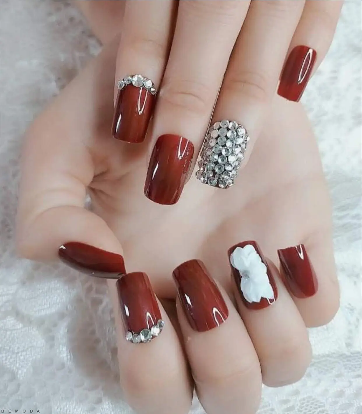 Mẫu nail Tết màu đỏ rực rỡ