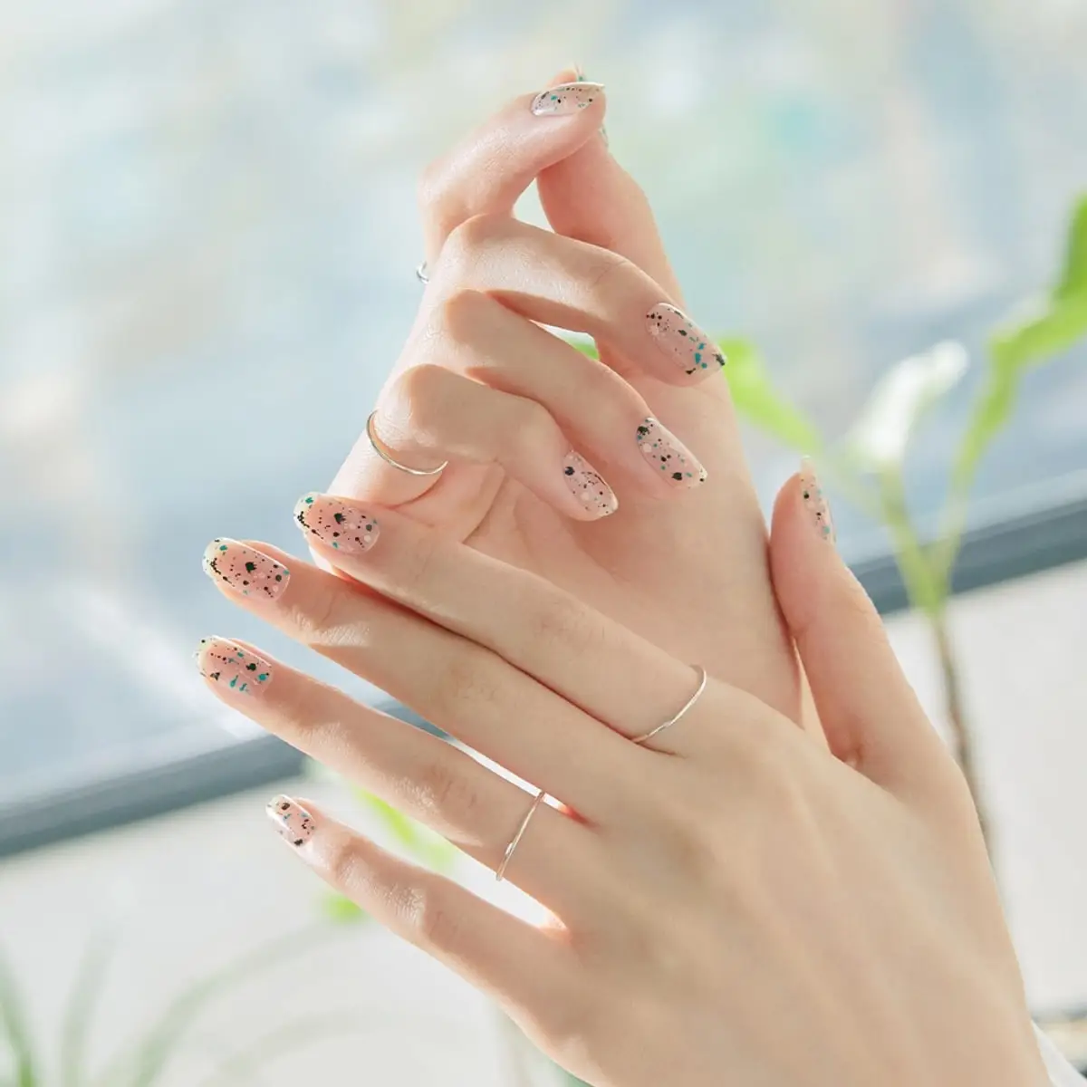 Mẫu nail Tết trong suốt độc đáo