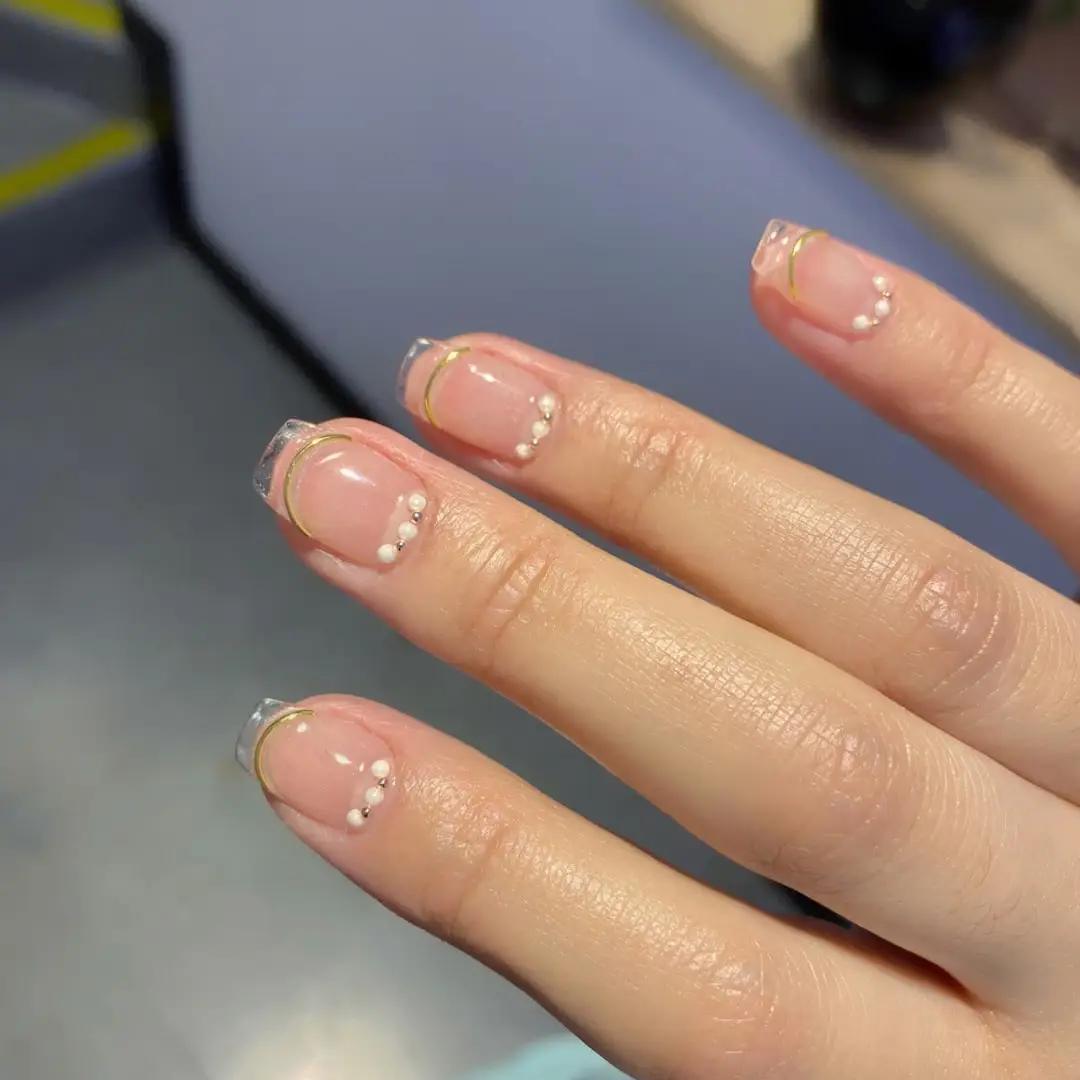 Mẫu nail trong suốt được yêu thích 