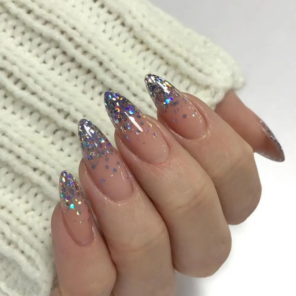 Mẫu nail Tết nhũ lấp lánh