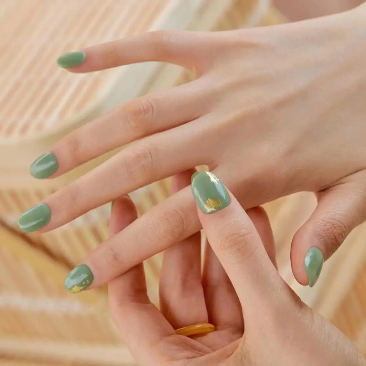 Mẫu nail Tết màu xanh lá