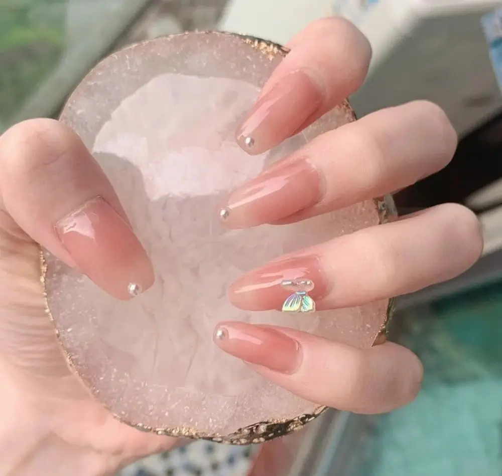 Mẫu nail màu hồng nữ tính